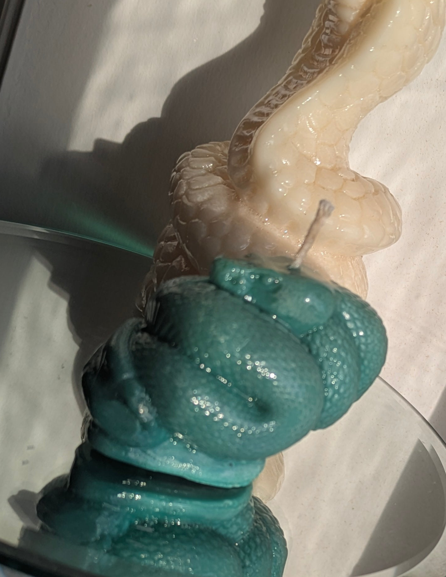 Small Coiled Teal Snake - Gloss Candle