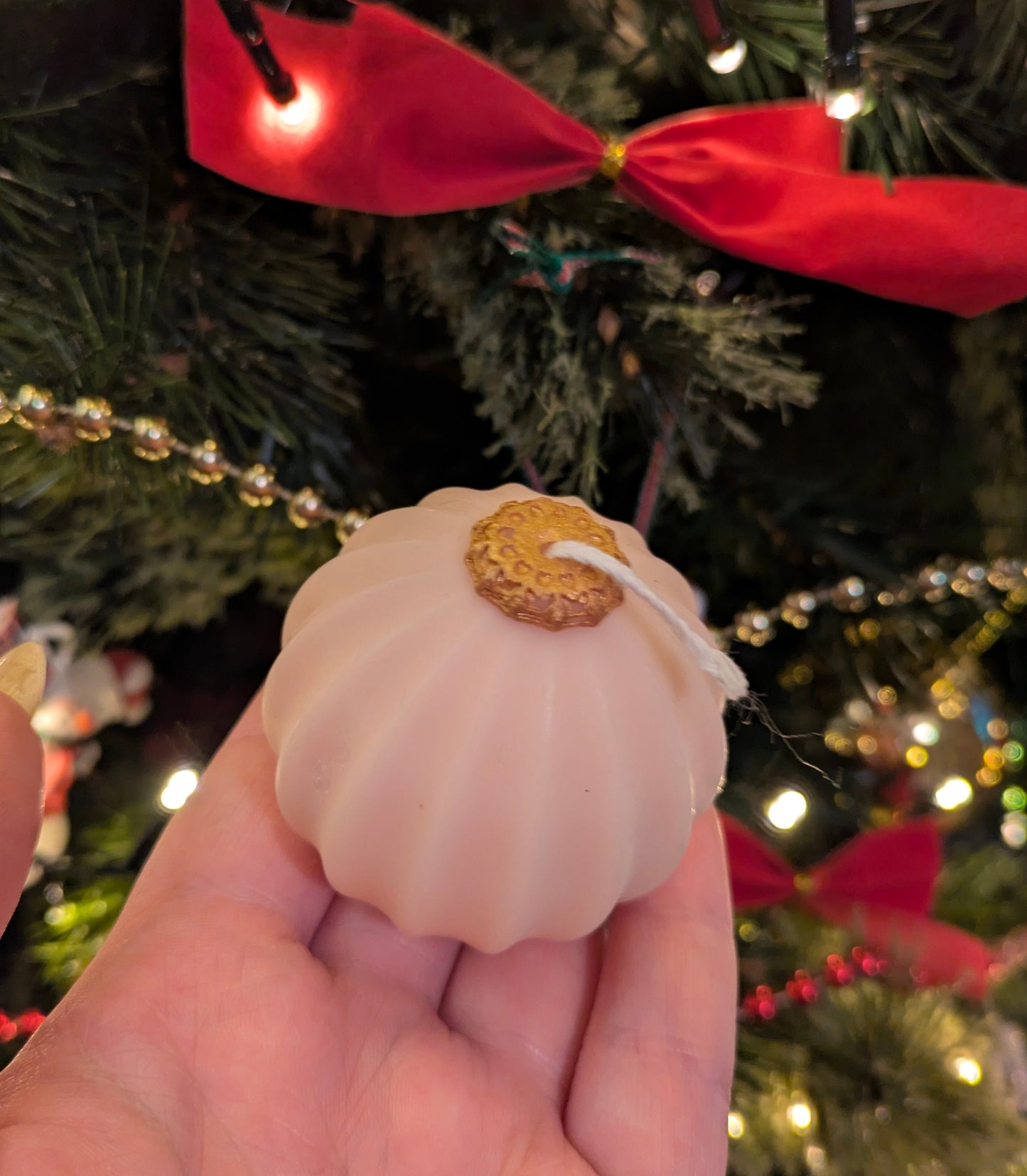 Christmas Vintage Bauble Candles - White Pleated - VitaUnlimited