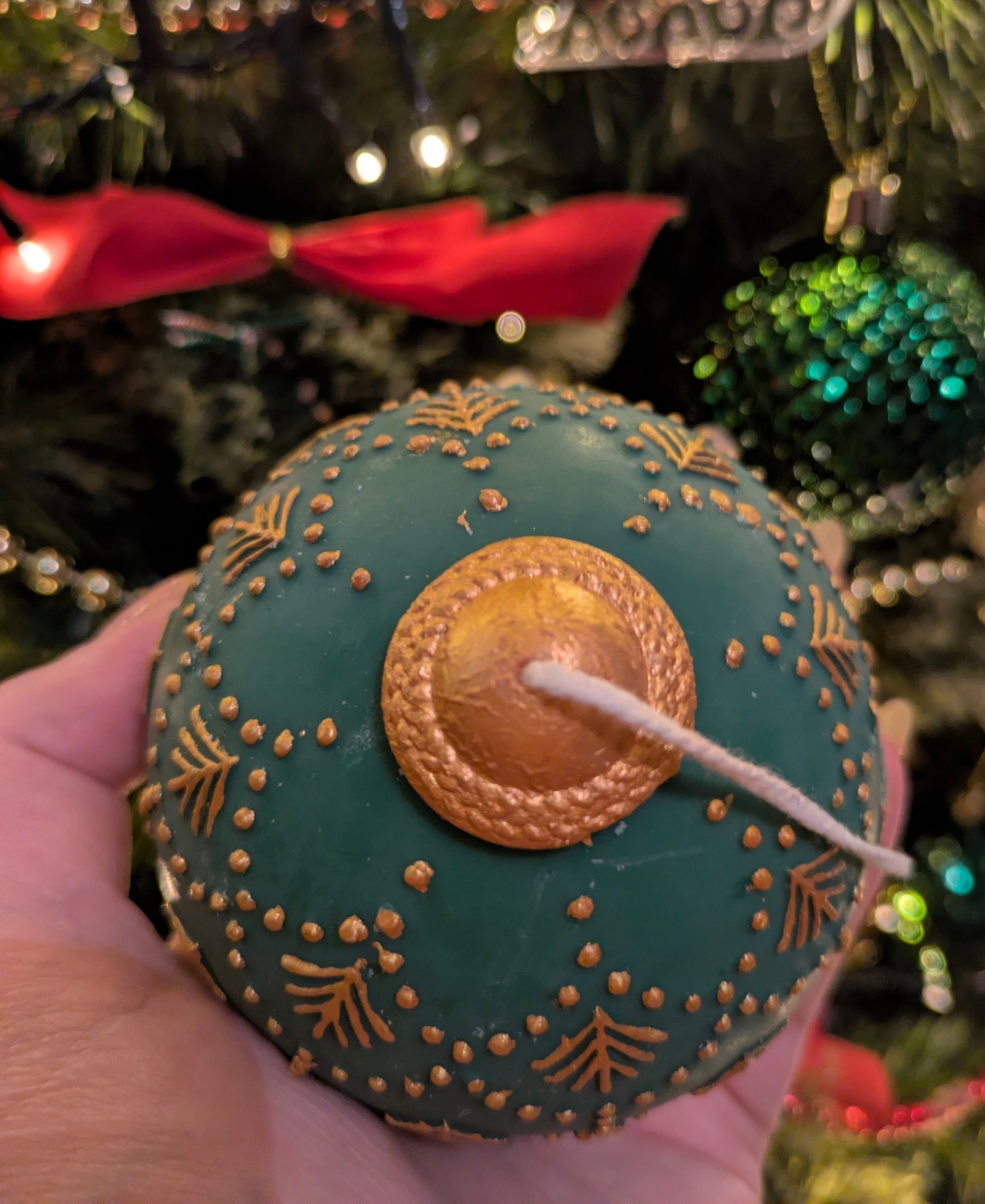 Christmas Vintage Bauble Candle - Hand-painted Lace Trim - VitaUnlimited