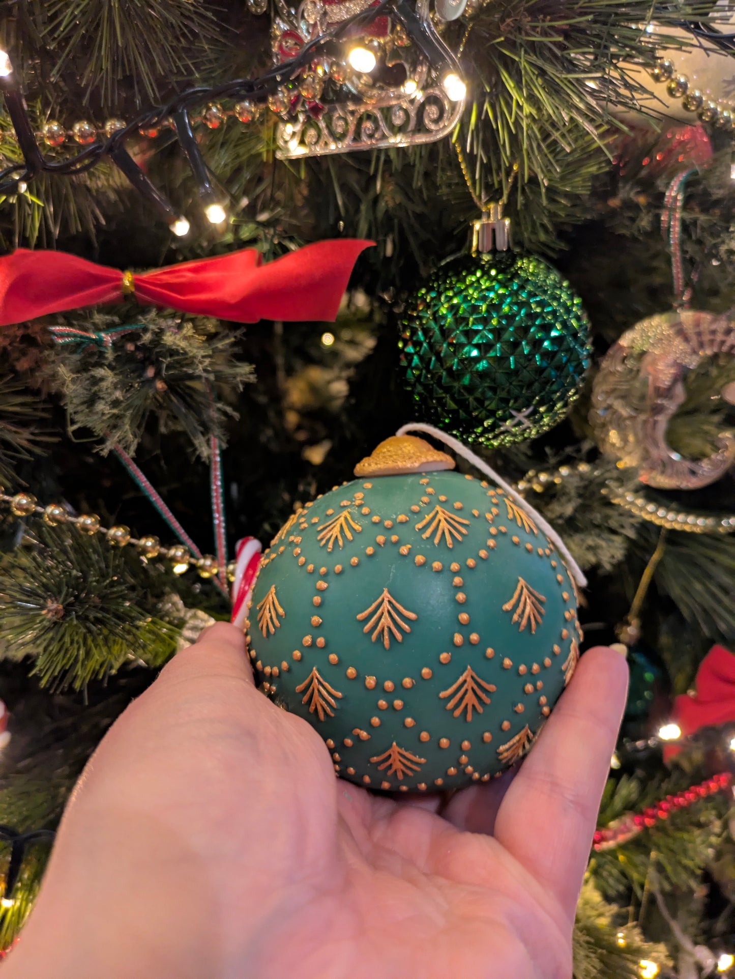 Christmas Vintage Bauble Candle - Hand-painted Lace Trim - VitaUnlimited