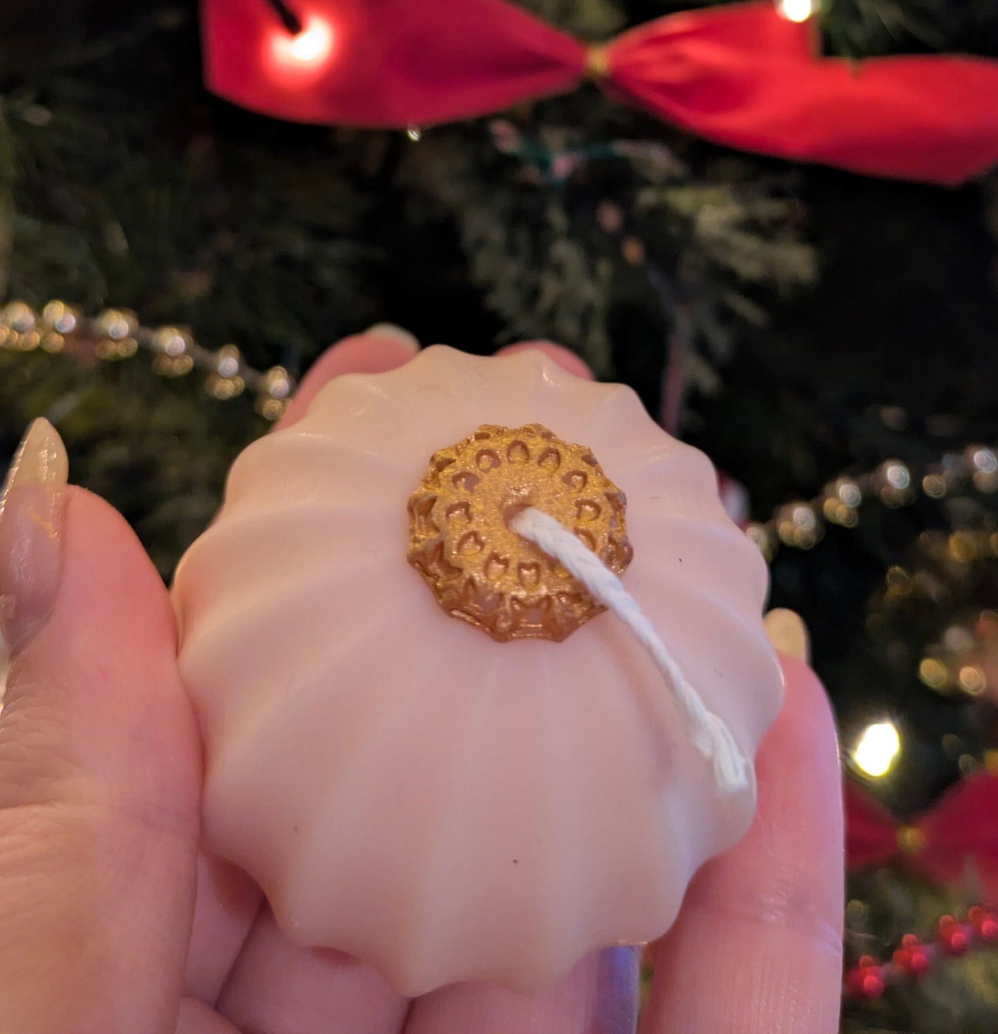 Christmas Vintage Bauble Candles - White Pleated - VitaUnlimited